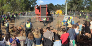 Police protect the Beeliar Wetlands from community determined to save it